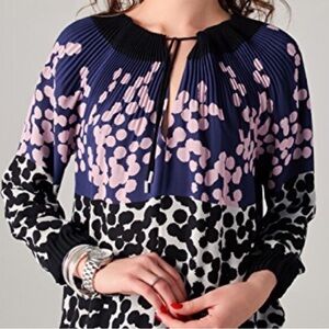 Diane Von Furstenberg Mikino Pleated Blouse Size 0